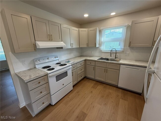 Building Photo - 312 Minnich Ave NE