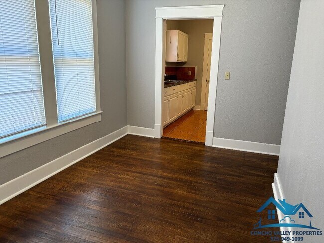 Building Photo - 912 S Abe St