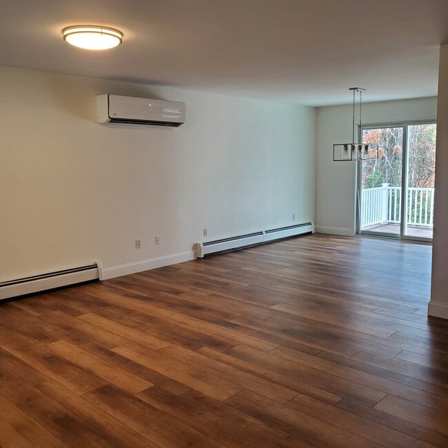 Building Photo - 396 Forest St