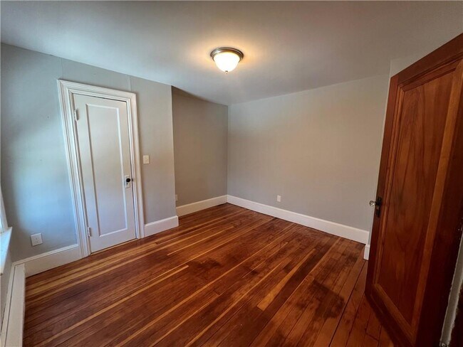 Building Photo - 274 Waterman Ave