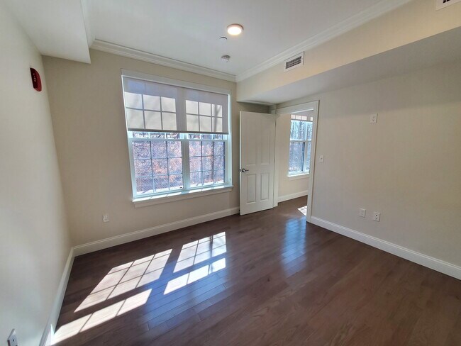 Building Photo - 39 Herrick Rd