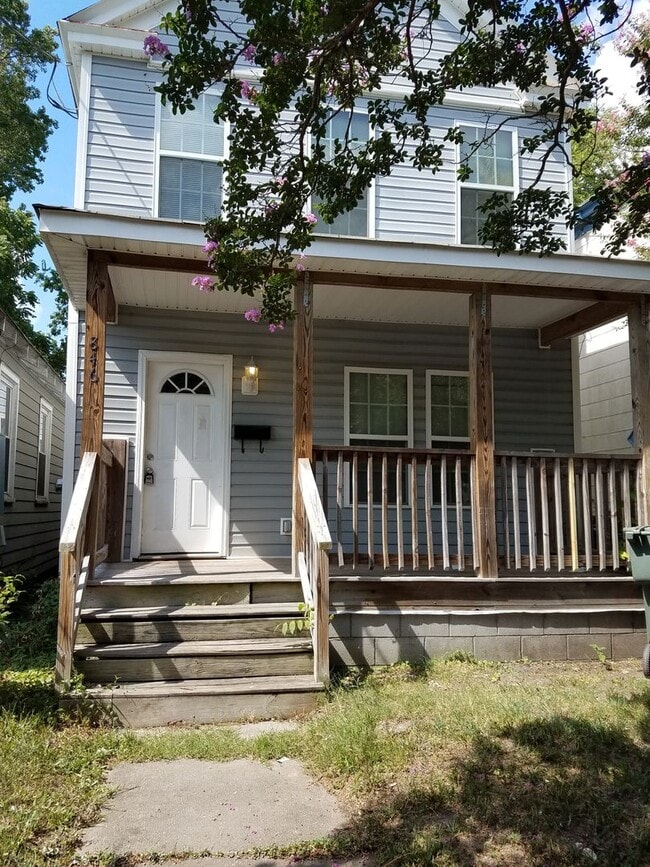 Primary Photo - 4 bedroom 2 bath unit within minutes of Ol...
