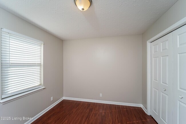 Building Photo - 3815 Hillcross Dr