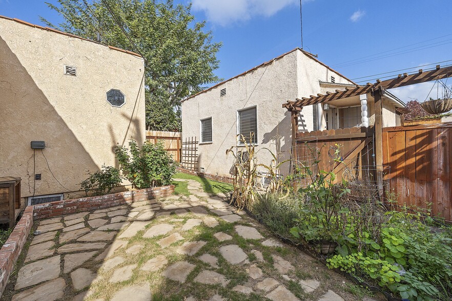 Building Photo - 4044 Huron Ave