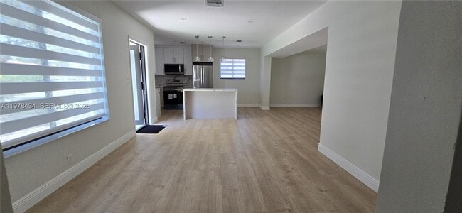 Building Photo - 2731 SW 29th Ave