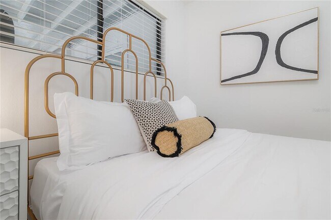 Building Photo - 4316 S Lois Ave