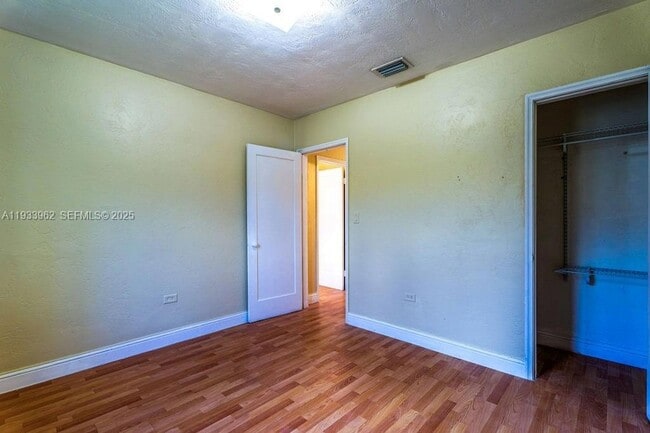 Building Photo - 1265 NE 142nd St