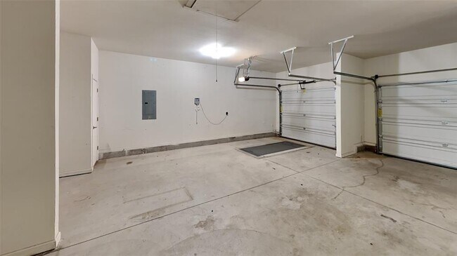 Building Photo - 6516 Bentley Dr