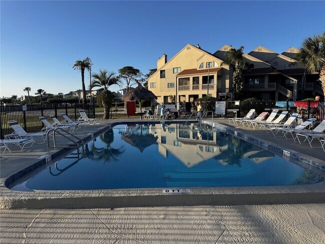 Building Photo - 621 Windrush Bay Dr