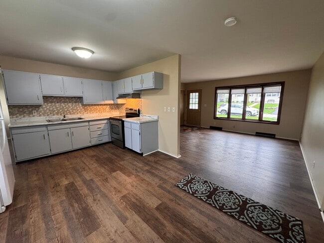 Building Photo - 757 Watson Dr