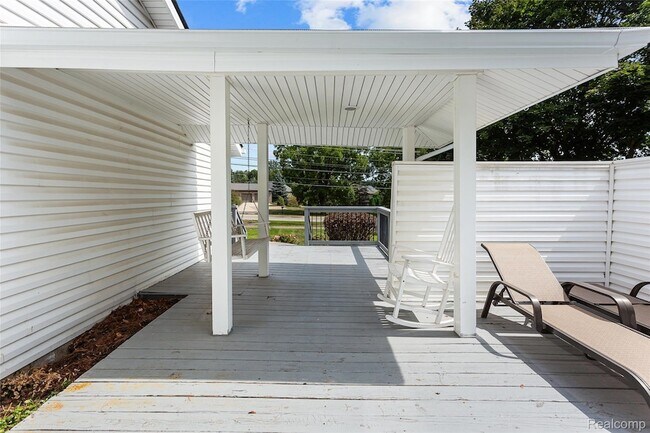 Building Photo - 6552 Orion Rd