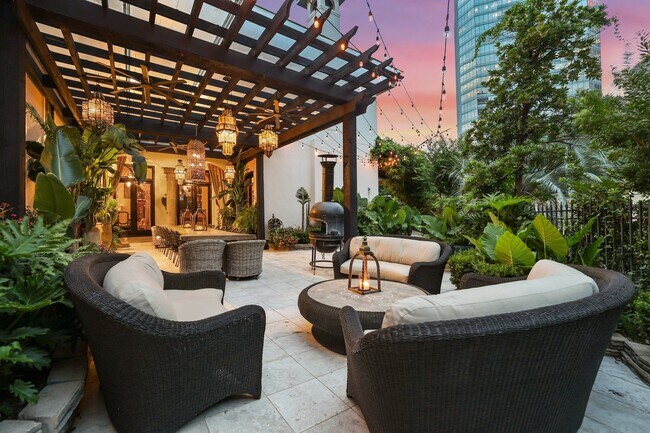 Building Photo - 5007 Cedar Creek Dr