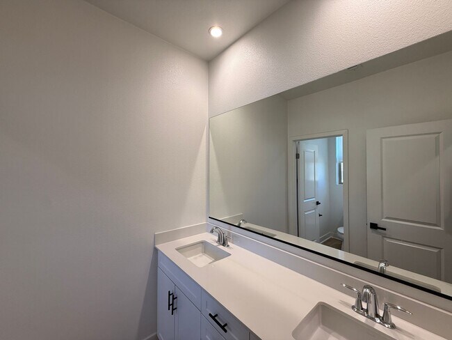 Building Photo - 39338 Stirrup Ct