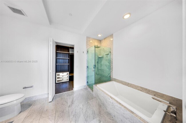 Building Photo - 801 S Miami Ave