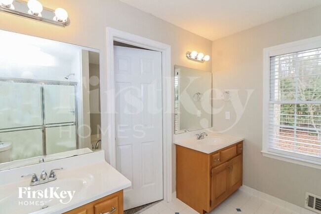 Building Photo - 4814 Westbourne Dr