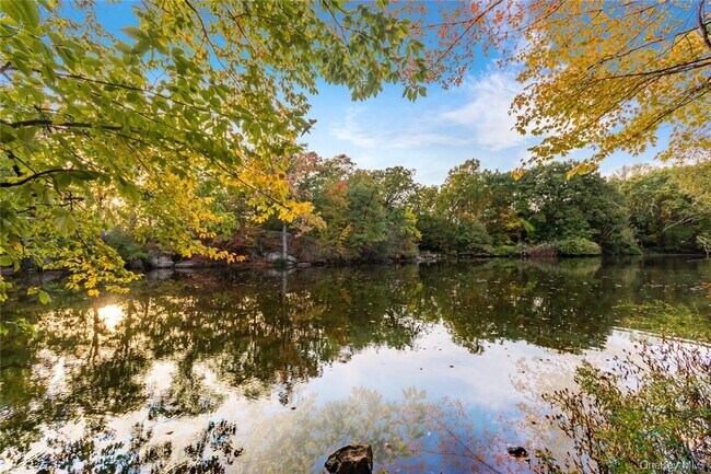 Building Photo - 12 Risley Pl