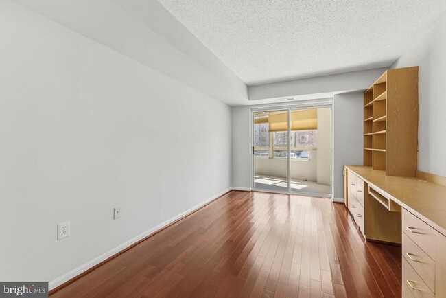 Building Photo - 14801 Pennfield Cir