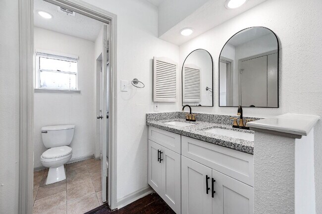 Building Photo - 10230 Trade Winds Dr