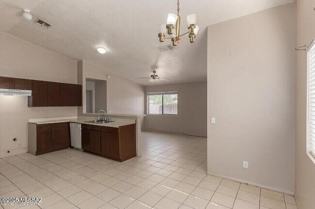 Building Photo - 1940 W Chardonnay Dr