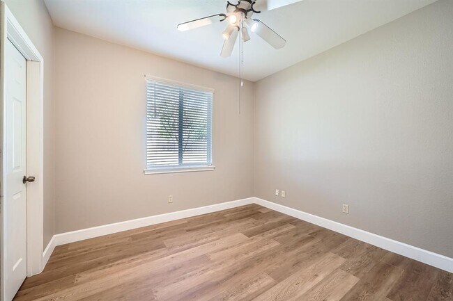 Building Photo - 15013 Doria Dr