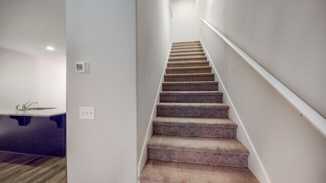 Building Photo - 3 Bedroom 2.5 Bathroom Townhome - The Comm...