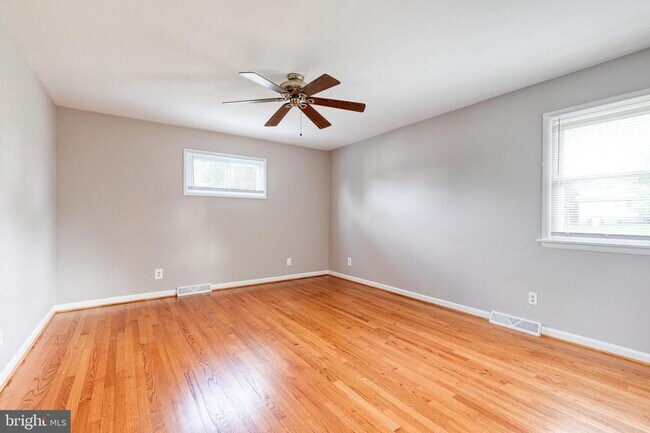 Building Photo - Beautiful 3bd 3bth single family ranch sty...
