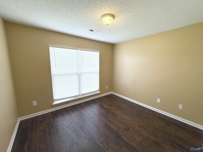 Building Photo - 117 Bremerton Dr SW