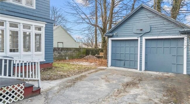 Building Photo - 111 Elmwood Pl