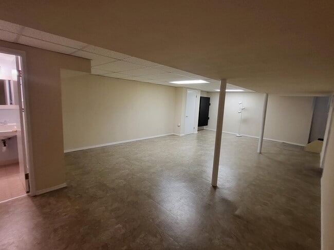 Building Photo - 1015 Lindsay Ln