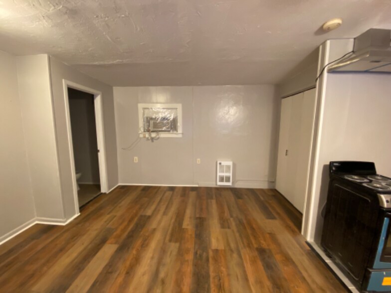 Building Photo - 308 E Cherry Alley