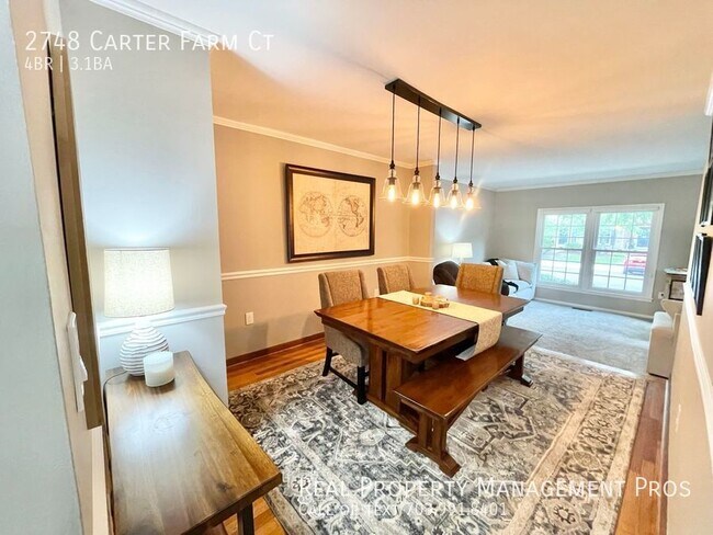 Building Photo - MASSIVE TOWNHOME!  WINDOWS ON THREE SIDES ...