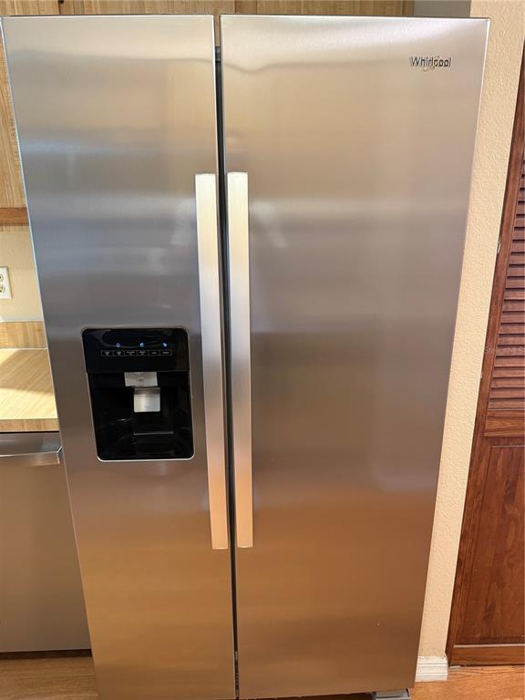 Building Photo - 525 Lakeview Dr