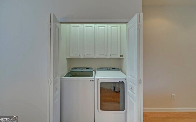 Building Photo - 6218 Azalea Way