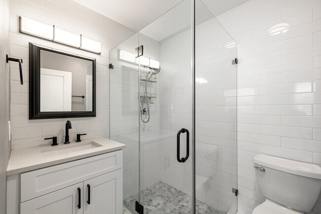 Building Photo - 231 E Madeira Ave