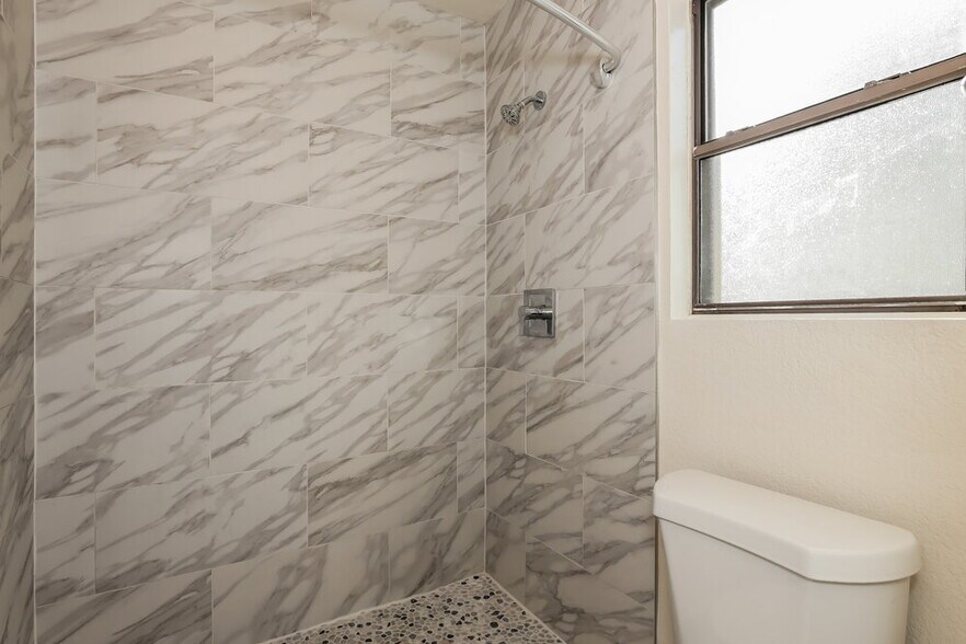 Building Photo - 8724 W John Cabot Rd