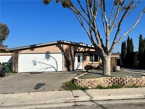 Building Photo - 1111 Parkview Ln