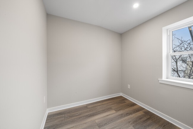 Building Photo - 509 Greenwich St