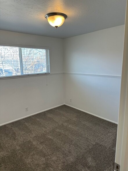 Building Photo - 1321 E 4200 S