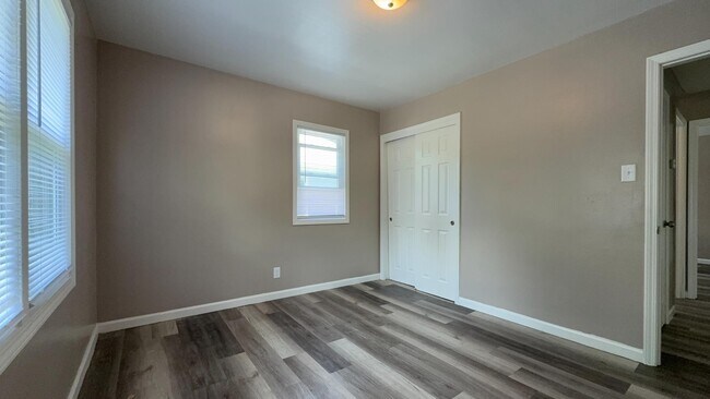 Building Photo - 5908 N 37th St