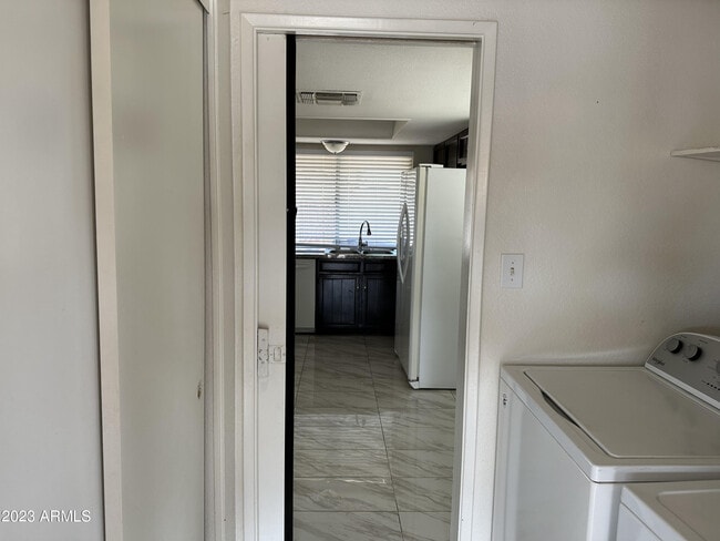 Building Photo - 2536 E Commonwealth Cir