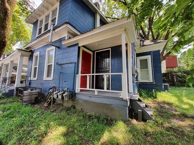 Building Photo - 925 S Cox St