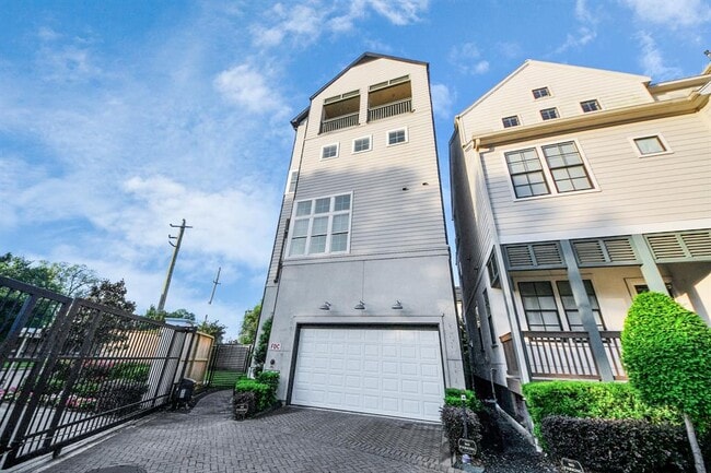 Building Photo - 4005 Woodshire Vlg Ests
