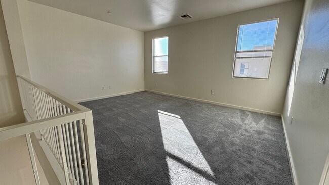 Building Photo - Clean & Comfortable Home in North Las Vegas