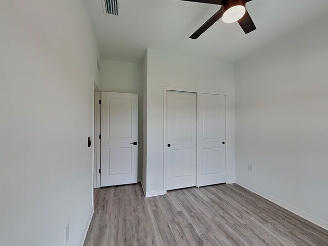 Building Photo - 475 Linden Ave S