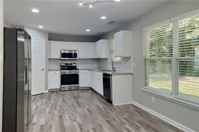 Building Photo - 4087 Rosebud Park Dr