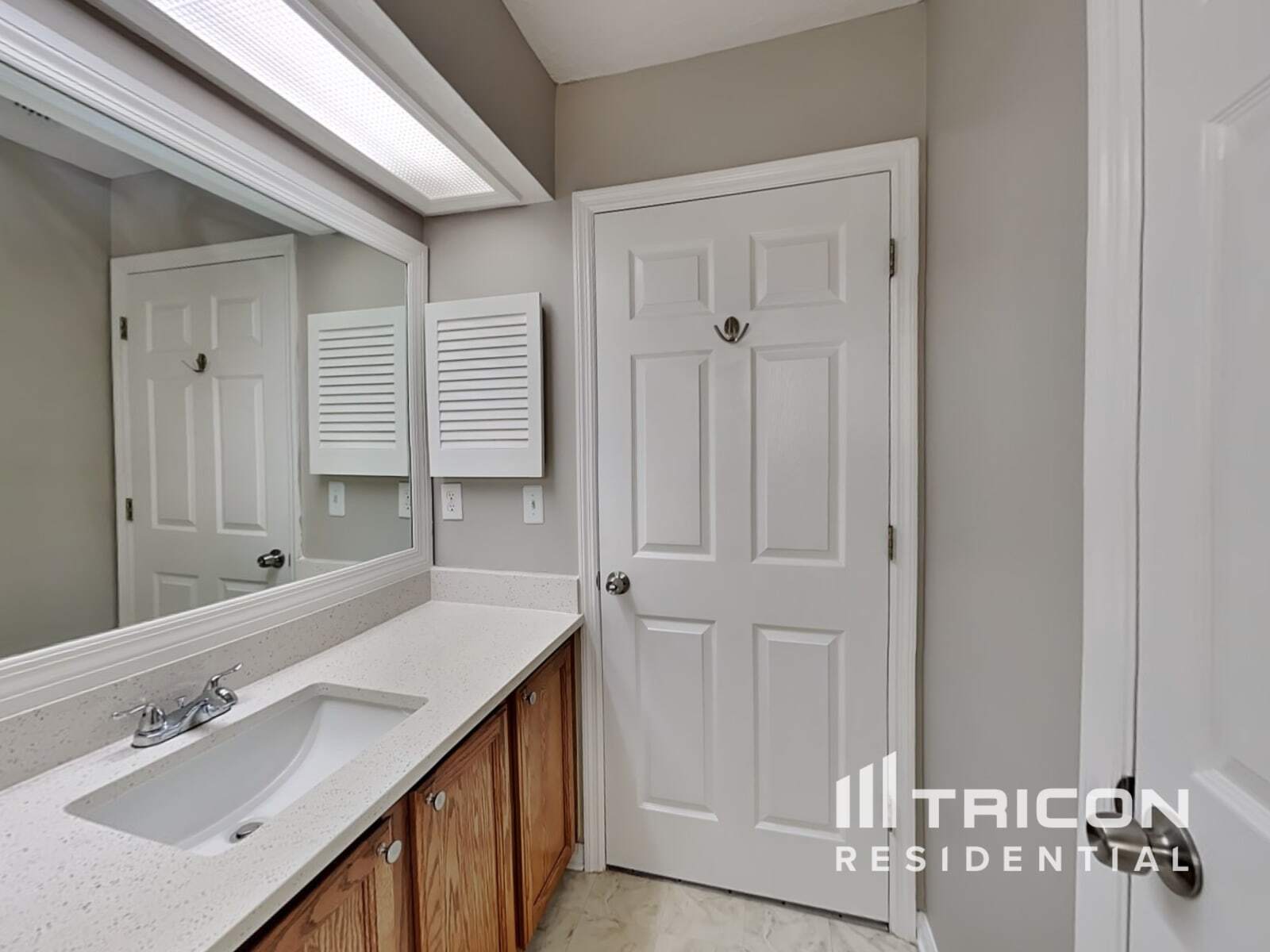 Building Photo - 1624 River Breeze Dr