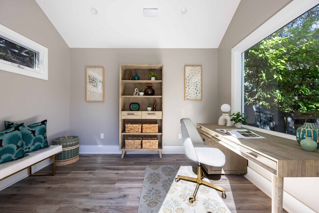 Building Photo - Stunning 4-Bedroom, 4-Bathroom Luxury Home...