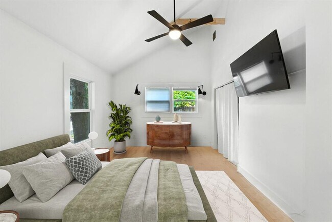Building Photo - 53 Comal St