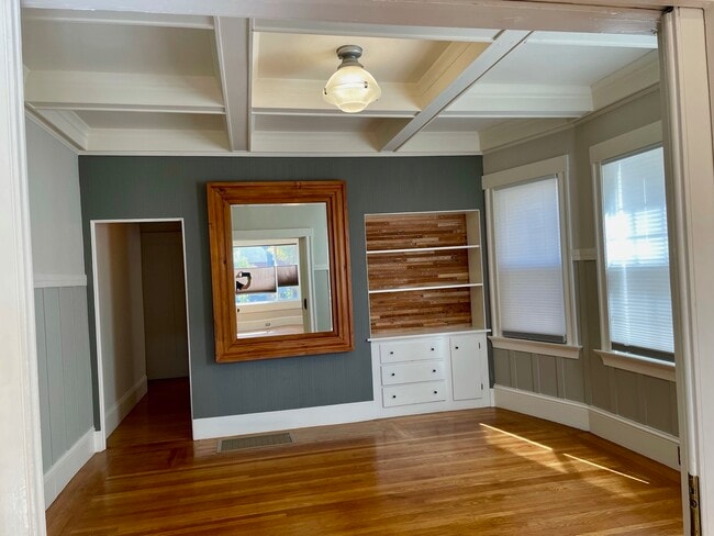 Primary Photo - 482 38th St