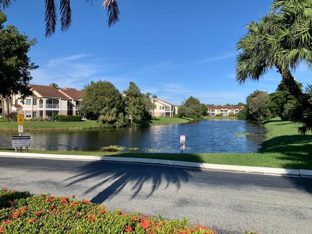 Building Photo - 815 W Boynton Beach Blvd